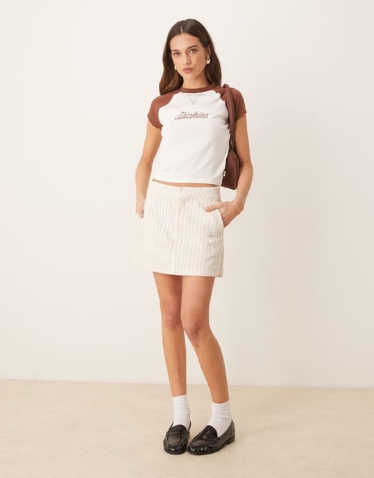 Dickies western rep-logotyp raglan baby t-shirt i off white och kapuccinobrun - Image 3