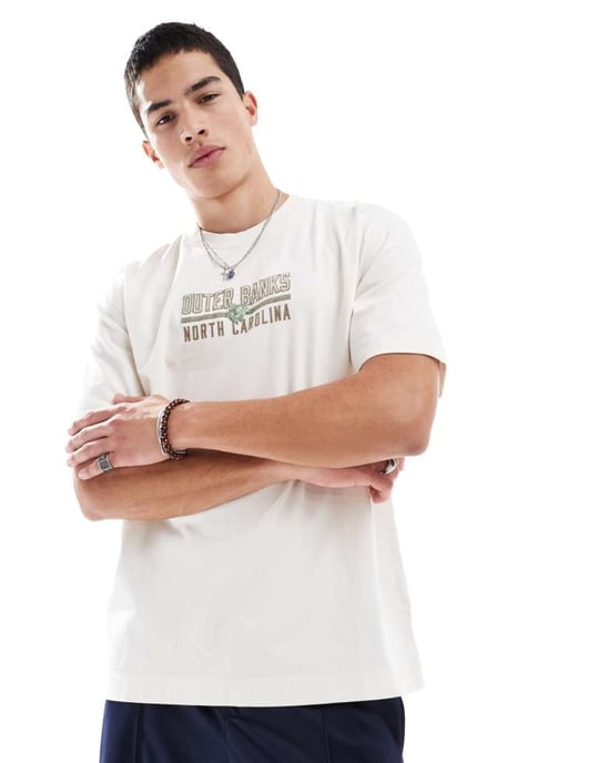 Hollister tungvikts boxy t-shirt med platsmotiv i krämfärg - Image 4