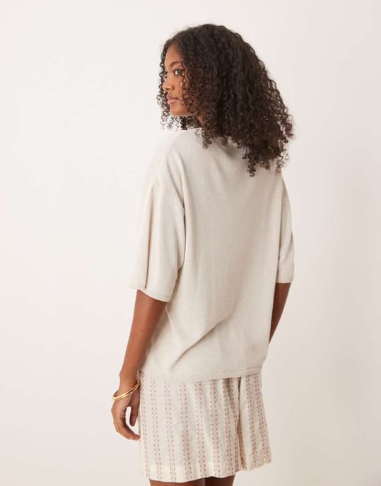 ASOS DESIGN stickad avslappnad t-shirt i linblandning i sten - Image 3