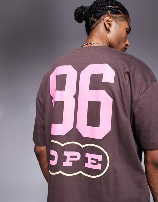 ASOS DESIGN oversized t-shirt med sportgrafik i brunt - Image 4