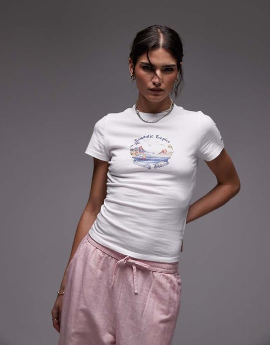 Tommy Jeans romantiska tropiska t-shirt i vitt - Image 1