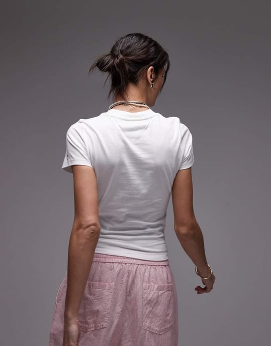 Tommy Jeans romantiska tropiska t-shirt i vitt - Image 2