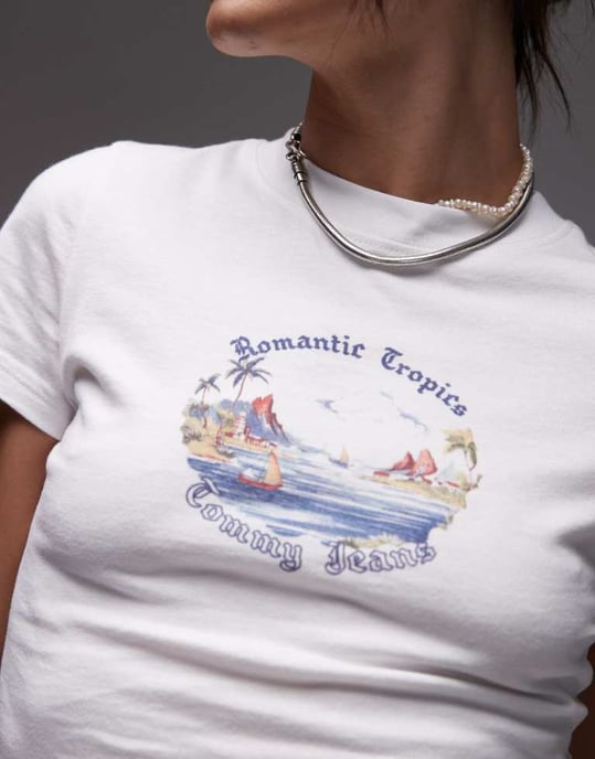 Tommy Jeans romantiska tropiska t-shirt i vitt - Image 4