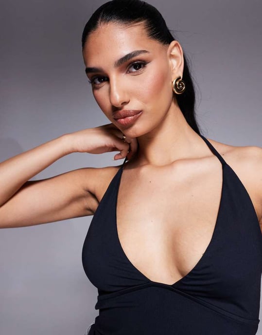 ASOS DESIGN polyamid djupt skuren halternecktop i svart - Image 4