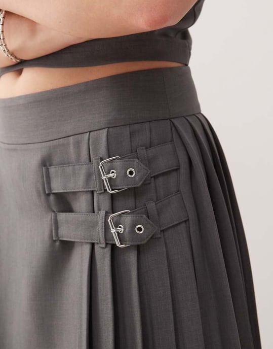 COLLUSION skräddarsydd midi kilt co-ord i grått - Image 2