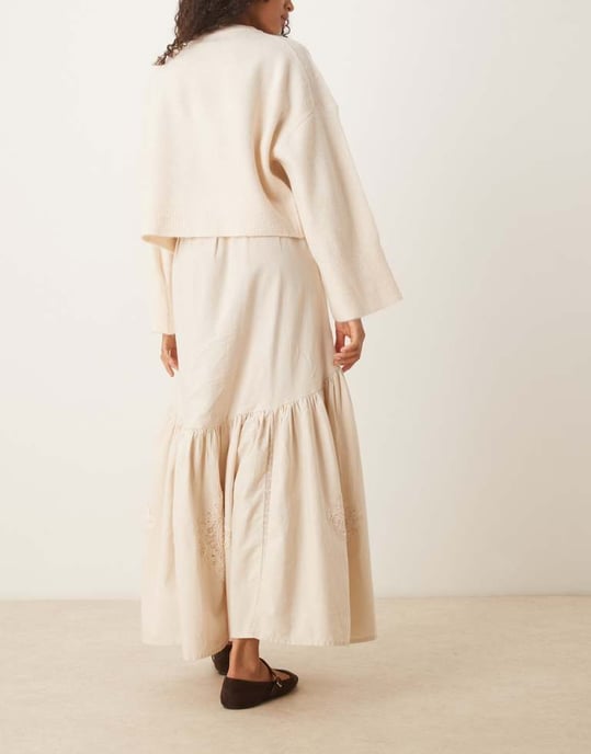 ASOS DESIGN broderad lager-på-lager maxikjol med spetsinsatser - Image 3