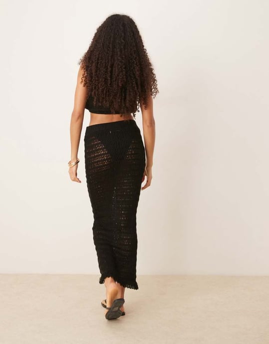 ASOS DESIGN stickad strandmaxikjol med fransar i svart - Image 4