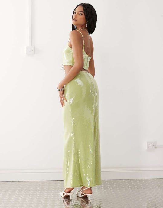 Amy Lynn draperad midja maxi kjol set i limegrön paljett - Image 4