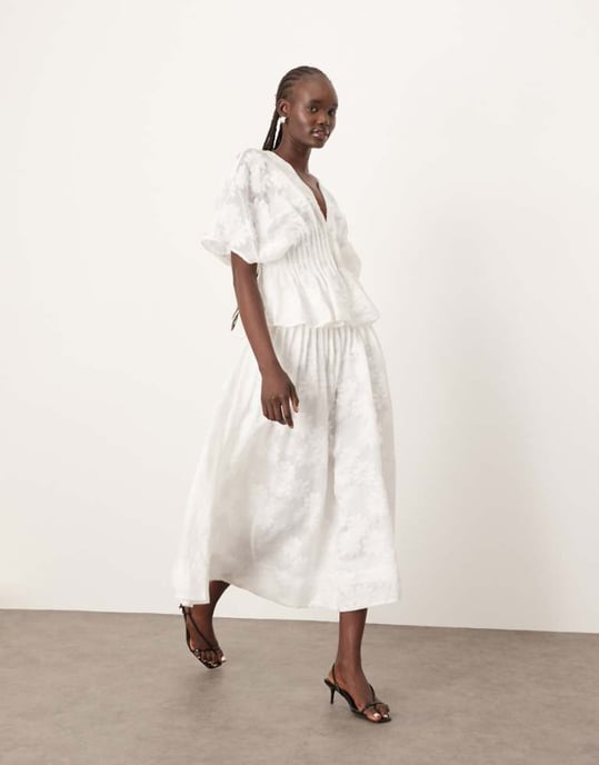 ARRANGE prästkrage organza pintuck dropped waist midi kjol co-ord i vitt - Image 1
