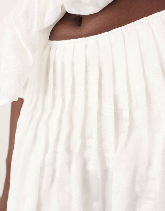 ARRANGE prästkrage organza pintuck dropped waist midi kjol co-ord i vitt - Image 2