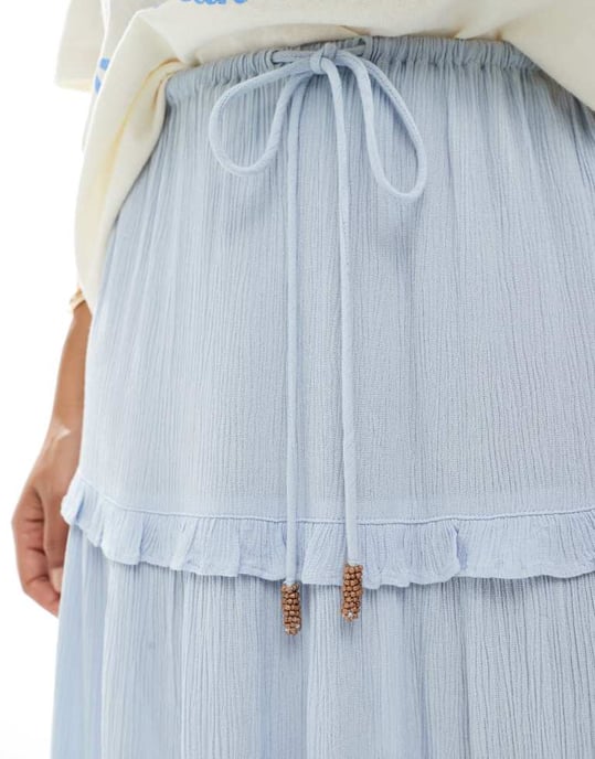 Miss Selfridge Petite flerlagad maxikjol i ljusblått - Image 3