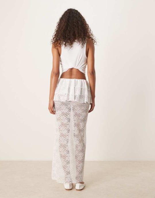 ASOS DESIGN genomskinlig spetskolonn maxi kjol med volangt ärm i elfenben - Image 3