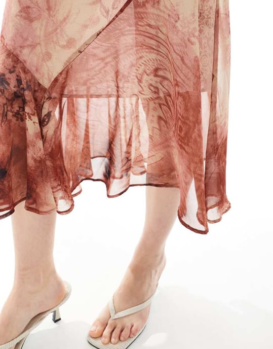 ASOS DESIGN chiffong asymmetrisk midikjol i paisleymönster - Image 2