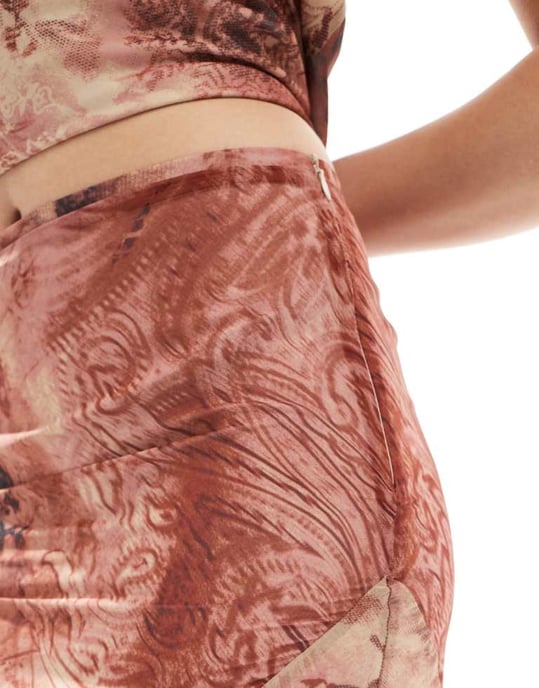 ASOS DESIGN chiffong asymmetrisk midikjol i paisleymönster - Image 3
