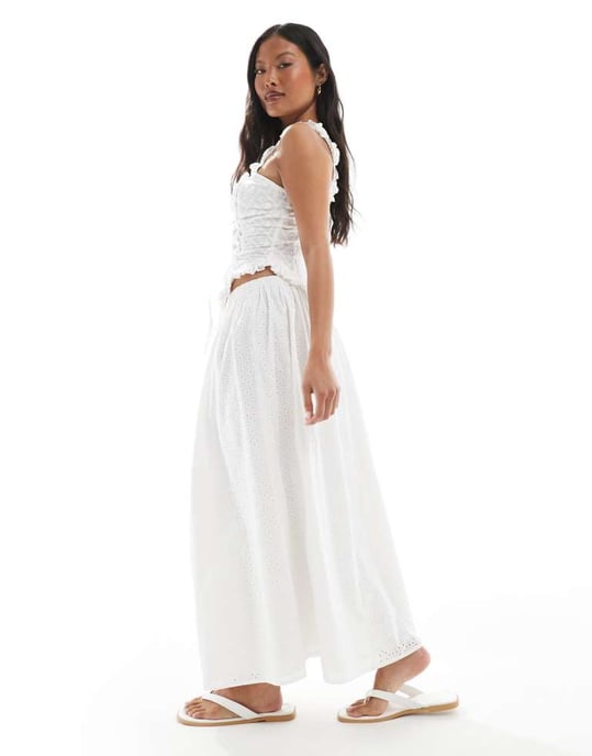 Miss Selfridge Petite broderad maxikjol i vitt - Image 2