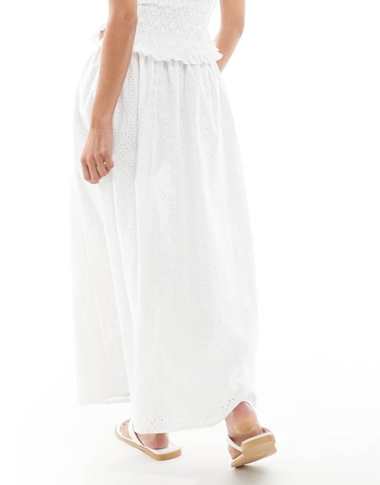 Miss Selfridge Petite broderad maxikjol i vitt - Image 3