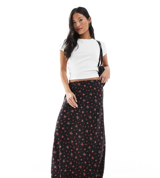 Miss Selfridge Petite spunnen maxikjol i svart hjärttryck - Image 1