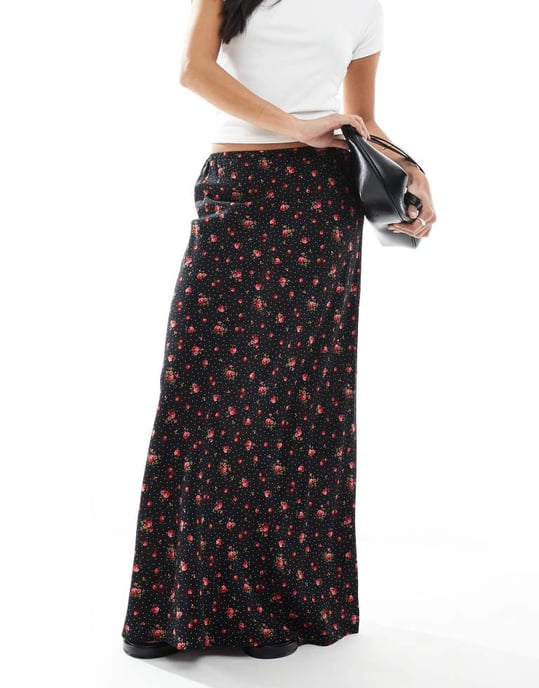 Miss Selfridge Petite spunnen maxikjol i svart hjärttryck - Image 2