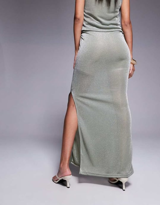 Missyempire shimmer slinky maxikjol med sidodelning i khaki - Image 3