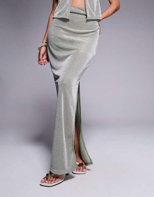 Missyempire shimmer slinky maxikjol med sidodelning i khaki - Image 4