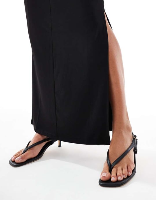 Vero Moda Petite slinky ruchad front maxi kjol i svart - Image 2