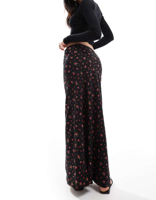 Miss Selfridge snurrad snitt maxi kjol i svart hjärttryck - Image 4