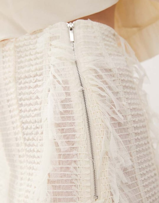 Amy Lynn Calla texturerad maxikjol med sidospets i elfenben - Image 3