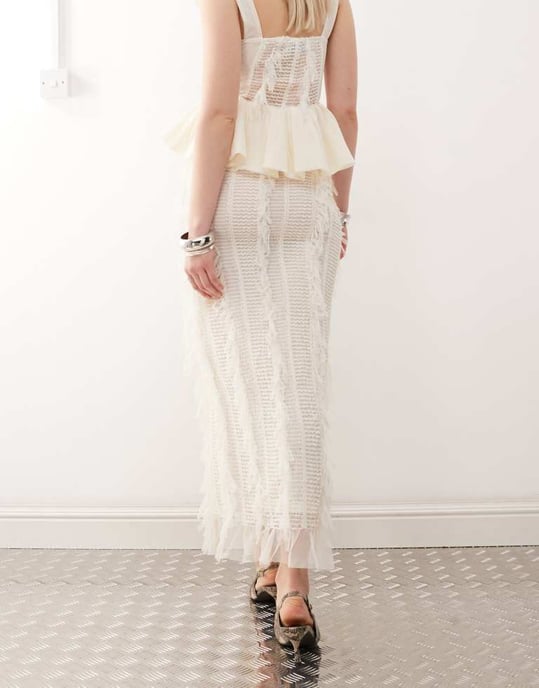 Amy Lynn Calla texturerad maxikjol med sidospets i elfenben - Image 4