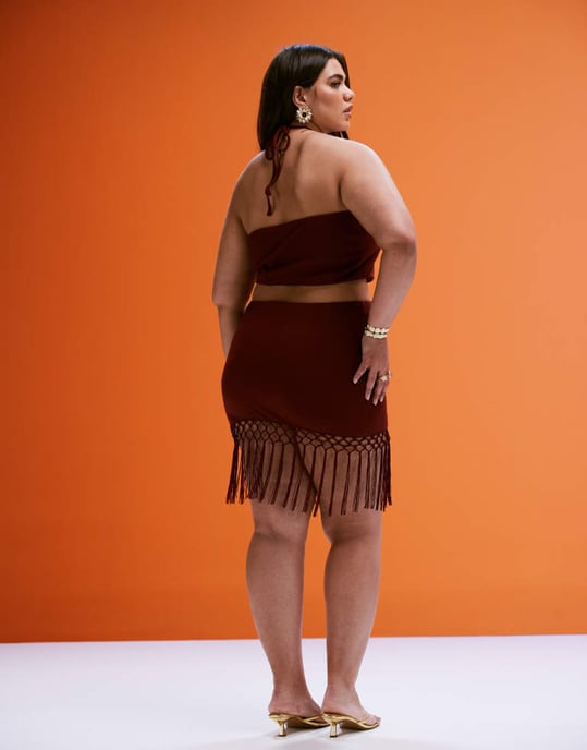 ASOS DESIGN Curve koordinerad fransad nederdel i rostfärg - Image 2