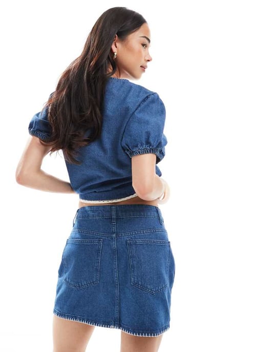 ASOS DESIGN denimkjol med plissé i mellanblått och dekorsöm i nederkant - Image 4