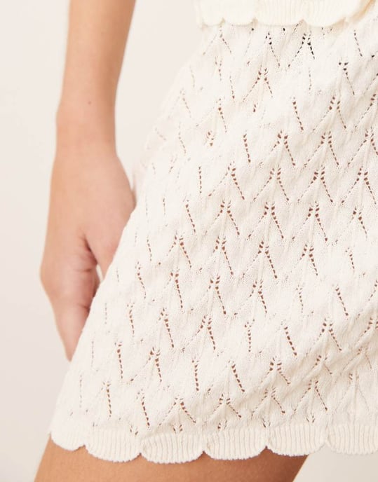 ASOS DESIGN virkad stickad minikjol i ecru - Image 2