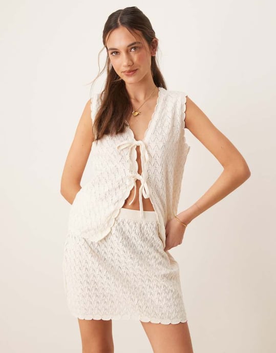 ASOS DESIGN virkad stickad minikjol i ecru - Image 3