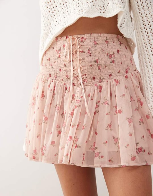 Miss Selfridge volangmidja chiffongminijjol i rosa ditsy-mönster - Image 2