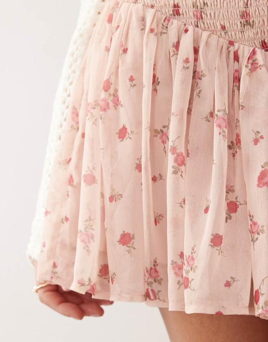 Miss Selfridge volangmidja chiffongminijjol i rosa ditsy-mönster - Image 4