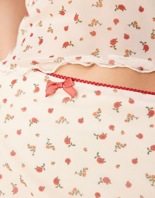 ASOS DESIGN minikjol med spetsdetaljer i blommig ditsy-tryck - Image 2