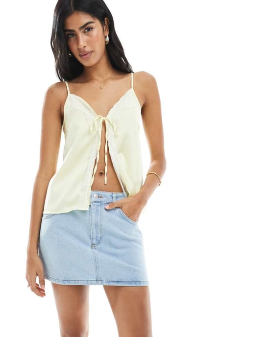 ASOS DESIGN denim mikromini kjol i blekt blå - Image 2