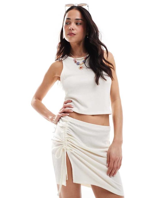 Vero Moda texturerad jersey strandminikjol i vitt - Image 2