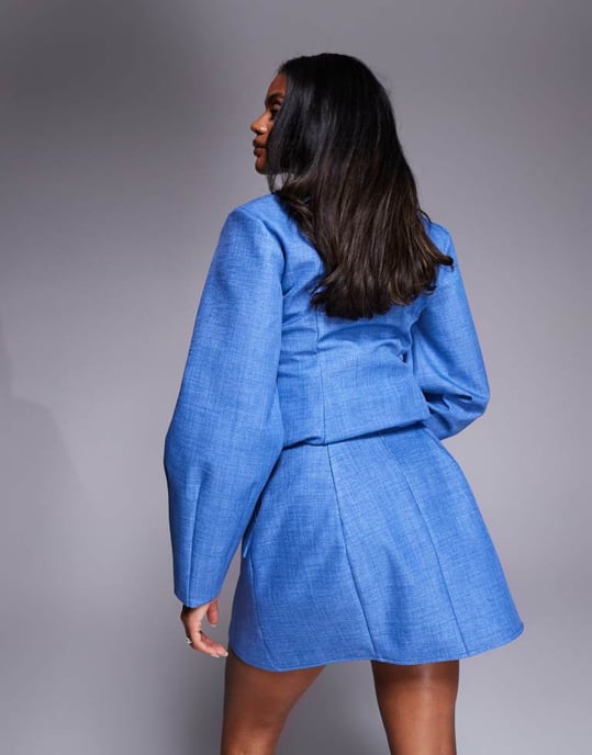 ASOS LUXE strukturerad linne skulpturerad mini kjol co-ord i chambray blå - Image 2