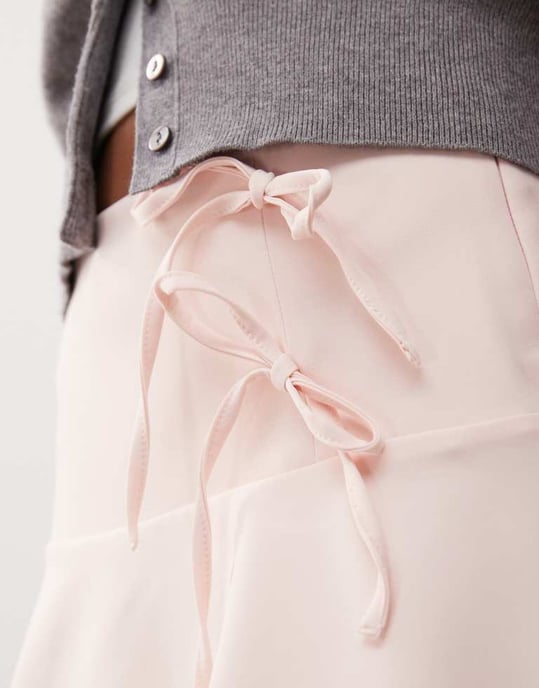 Miss Selfridge flippig minikjol med rosetter i rosa - Image 4