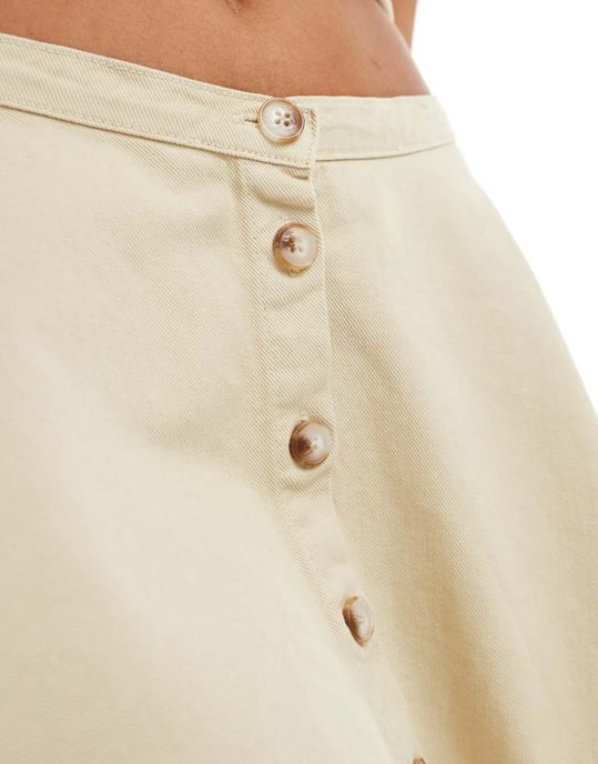 ASOS DESIGN denim volang mini kjol i sand - Image 3