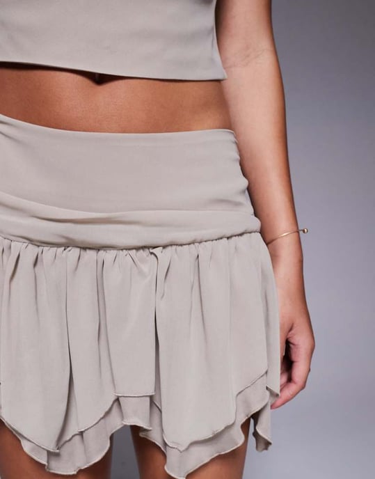 Missyempire chiffong asymmetrisk kjol med mini längd i sten - Image 4