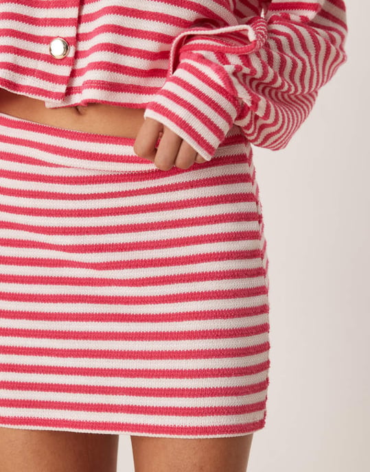ASOS DESIGN stickad minikjol set i mörkrosa rand - Image 3