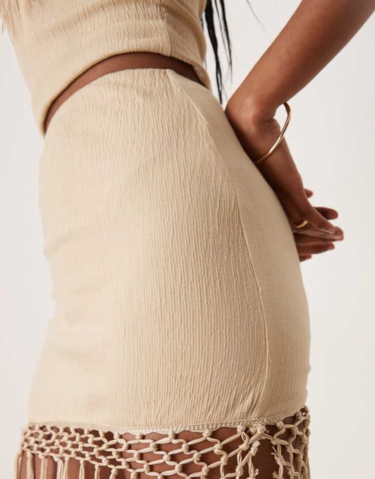 ASOS DESIGN co-ord fransad midikjol i sten - Image 4