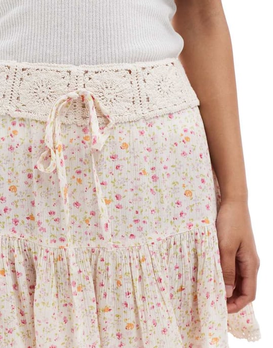 Miss Selfridge virkad kant flippig mini kjol - Image 2