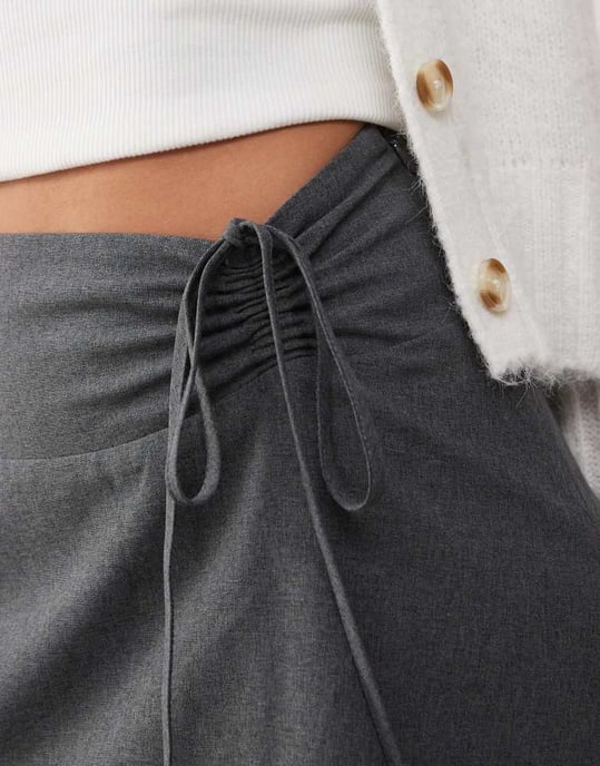 Miss Selfridge skräddarsydd volangkant mini kjol i grått - Image 4