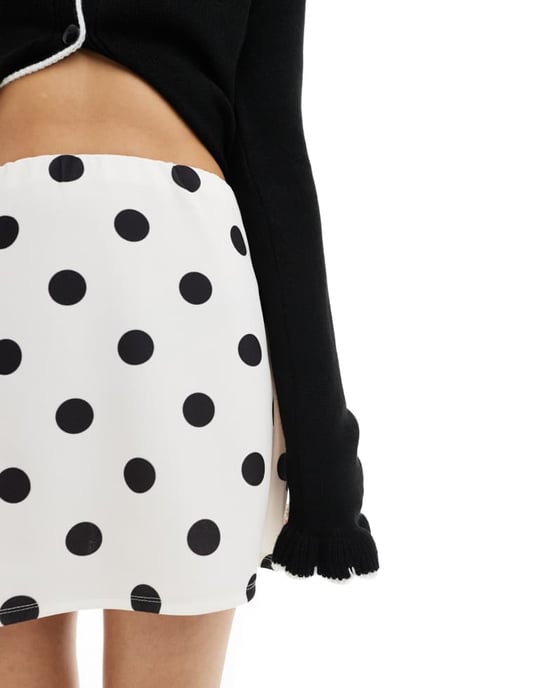 Miss Selfridge plisserad prickig minikjol i scuba-liknande tyg - Image 3