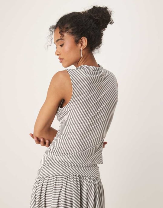 ASOS DESIGN matchande randig tanktopp med skärningsdetalj i grått - Image 2