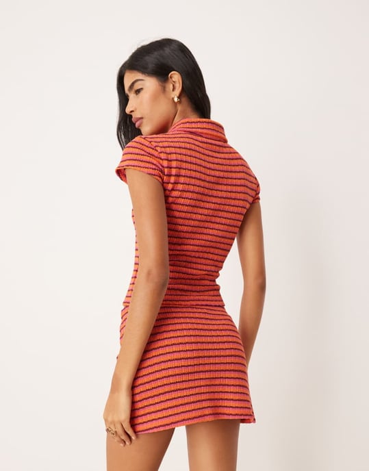 ASOS DESIGN texturerad stickad minikjol i blandad rosa och röd rand - Image 3
