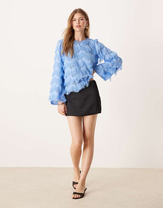 Abercrombie & Fitch mid rise hög glans mini skort i svart - Image 4