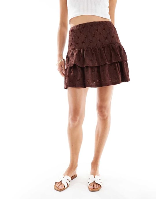 Miss Selfridge volangdetalj broderad skorts i choklad - Image 4